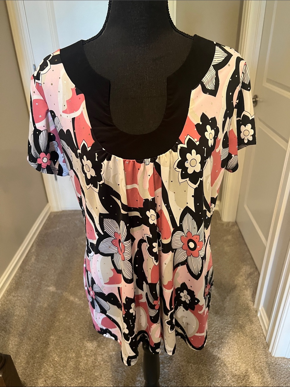 Brittany Black Pink, Black & White Floral Scoop-Neck Tunic